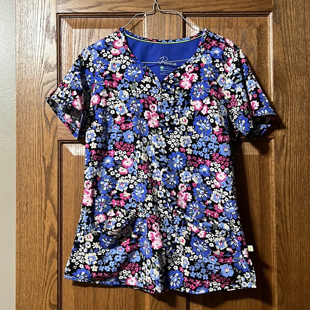 Women’s Scrub Top - Small